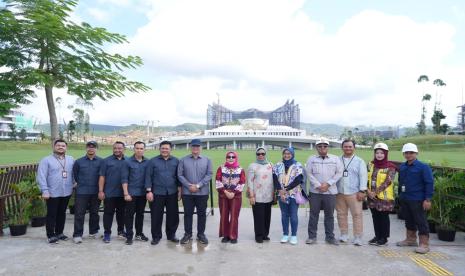 Persiapan upacara bendera Hari Ulang Tahun Ke-79 Kemerdekaan Republik Indonesia (HUT ke-79 Kemerdekaan RI) di Ibu Kota Nusantara (IKN) pada 17 Agustus 2024 terus berjalan.