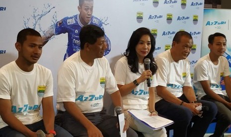 Persib Bandung kembali perkenalkan sponsor baru, Azzuri di Graha Persib, Jalan Sulanjana, Kota Bandung, Jumat (10/5).