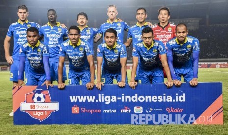 Persib Bandung Menang. Pemain Persib Bandung berfoto sebelum pertandingan lanjutan Liga 1 2019 di Stadion Si Jalak Harupat, Kabupaten Bandung, Rabu (6/11).