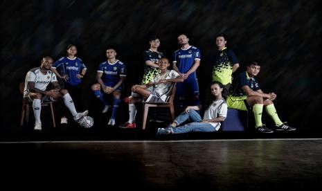 Persib Bandung merilis jersey untuk musim 2022/2023. 