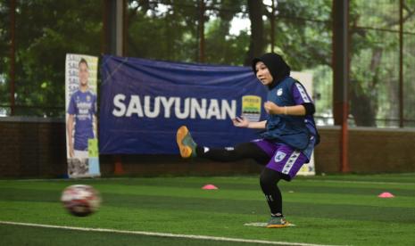 Persib Bandung ramaikan Hari Kartini bersama komunitas sepak bola perempuan, Selasa (19/4/2022). 