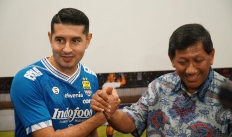 Persib perkenalkan pemain baru, Esteban Vizcarra di Graha Persib, Jalan Sulanjana, Kota Bandung, Jumat (18/1).