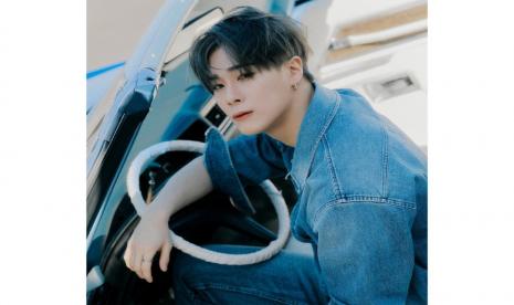 Personel grup K-pop Astro, Moonbin. Moonbin meninggal dunia dalam usia 25 tahun pada Rabu (19/4/2023) malam. Moonbin berkarier sejak usia 18 tahun dan pernah bermain satu drama dengan Lee Min-ho.