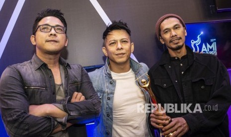 Personel grup musik Noah Ariel (tengah), Lukman (kanan), dan David (kiri).