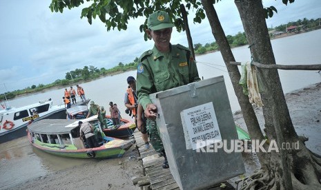 Penyaluran logistik pilkada (ilustrasi)