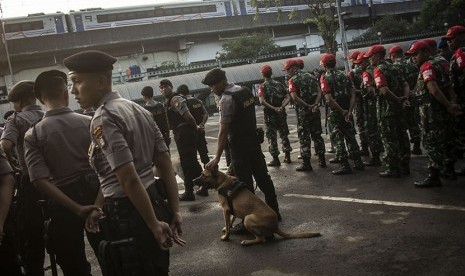 Personel pengamanan TNI-Polri 