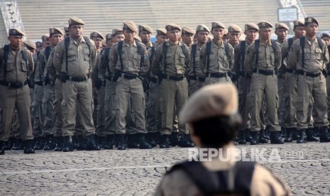 Personel Satpol PP DKI Jakarta.