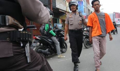 Tim terpadu Pemkot Medan, Sumatra Utara, menggencarkan razia pungutan liar (pungli) sejumlah lokasi parkir konvensional yang telah digratiskan di wilayah Kota Medan.