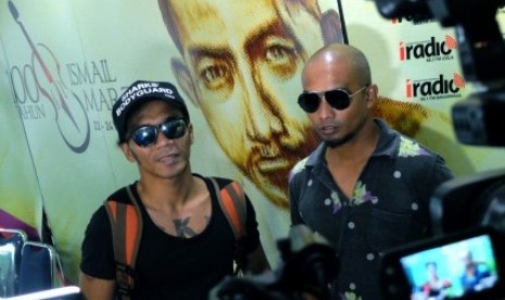 Personil kelompok musik Slank, Kaka (kiri)