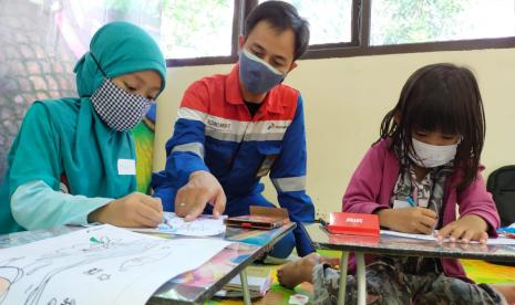 Pertamina Balongan meluncurkan program psikososial bagi warga terdampak melalui pendirian Griya Pertamina Balongan Peduli, yang disingkat menjadi Griya Pelangi.