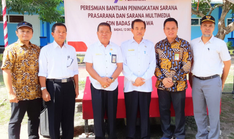 Pertamina beri bantuan untuk SDN Badas, Labuan Badas, Sumbawa.