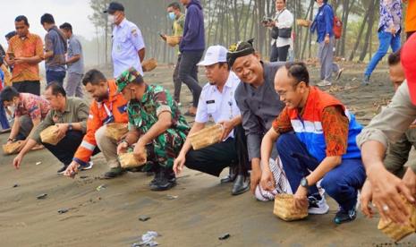 Pertamina kembali melakukan pelepasliaran penyu di pantai Sodong, Desa Karangbenda, Kecamatan Adipala, Kabupaten Cilacap.