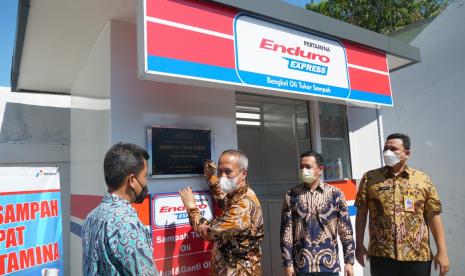 Pertamina Lubricants menghadirkan Bengkel Sampah Tukar Oli. 