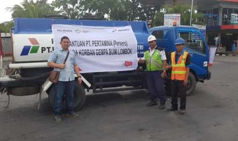 Pertamina menyalurkan bahan bakar minyak jenis Solar sebanyak 5000 liter, yang masing-masing 2500 liter untuk Posko Darurat Pemenang dan 2500 liter untuk Posko Darurat Tanjung, Rabu (8/8).