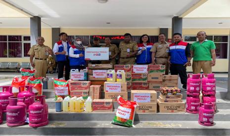 Pertamina menyalurkan sejumlah bantuan logistik kepada posko dapur umum.