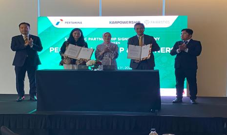 Pertamina New & Renewable Energy (Pertamina NRE) melakukan penandatangan Nota Kesepahaman (MoU) dengan Fairatmos untuk  berkomitmen dalam pengembangan proyek karbon di Indonesia yang berbasis pada Nature-based Solutions (NbS) di Dubai, Uni Emirat Arab. 