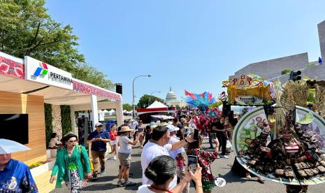 Pertamina (Persero) kembali hadir di ajang internasional untuk memperkenalkan kebijakan keberlanjutan Pertamina dan mendorong mitra UMKM Binaan masuk ke pasar global melalui WOW Indonesia Festival 2024 di Washington DC, Amerika Serikat pada Ahad (25/8/2024).