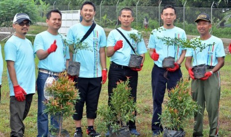 Pertamina RU VI Balongan melakukan penghijauan di sekitar wilayah operasi Water Intake Facility Salamdarma, Kabupaten Subang, yang merupakan unit pengolah air untuk kilang Balongan. Penghijauan yang dilakukan pada Ahad (16/12) dengan melakukan penanaman pohon jenis ketapang kencana.