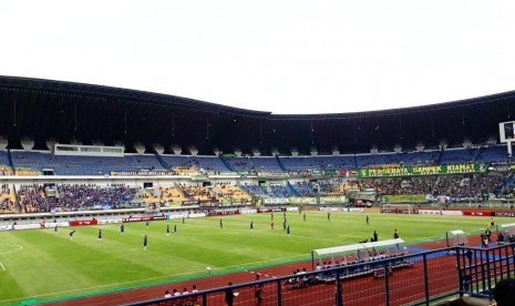 Pertandingan babak delapan besar grup Y Liga 2 Persebaya Surabaya vs PSIS Semarang di Stadion Gelora Bandung Lautan Api, Rabu (15/11).