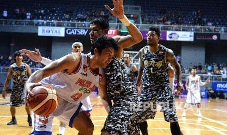  Pertandingan babak final Indonesia Basketball League (IBL) Game 1 Tahun 2016,  Pelita Jaya EMP melawan CLS Knights Surabaya di Jakarta.