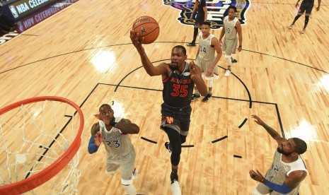 Pertandingan basket NBA All-Star yang digelar di Smoothie King Center, New Orleans, Louisiana, Amerika Serikat, pada Februari 2017.