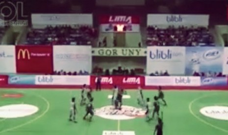 Pertandingan cabang olahraga bola basket LIMA