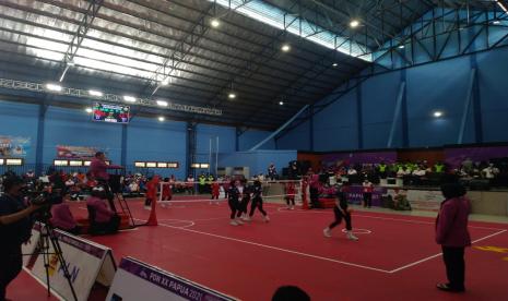 Pertandingan final sepak takraw putri PON XX Papua antara DKI Jakarta melawan Sulawesi Selatan di GOR Trikora Universitas Cenderawasih, Jayapura, Sabtu (9/10).