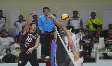 Pertandingan Jakarta Lavani Allo Bank  versus Jakarta Bhayangkara Presisi yang berakhir dengan kemenangan Lavani 3-0 (25-15, 40-38, 25-22) pada laga putaran dua seri pamungkas PLN Mobile Proliga 2023 di GOR UNY Yogyakarta, Sabtu (18/2/2023). Kemenangan telak tersebut membuat Lavani menjadi juara putaran kedua Proliga 2023.