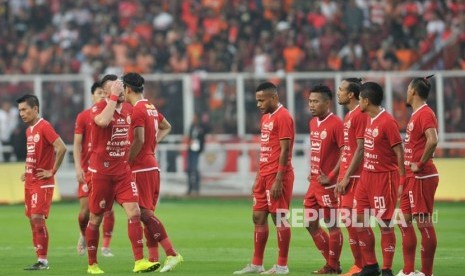 Pertandingan Persija Jakarta melawan Persib Bandung dalam laga lanjutan Liga 1 di Stadion Gelora Bung Karno, Senayan, Jakarta, Rabu (10/7).