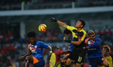 Pertandingan turnamen pramusim Trofeo Persija 2015 di Stadion Utama Gelora Bung Karno, Senayan, Jakarta, Ahad (11/1). (Republika/Yogi Ardhi)