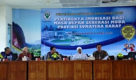 Pertemuan Advokasi dan Sosialisasi Pentingnya Imunisasi Bagi Masa Depan Generasi Muda di Kantor Bupati Lima Puluh Kota, Sumatera Barat, Rabu (8/4) Foto: Rachmat Santosa Basarah