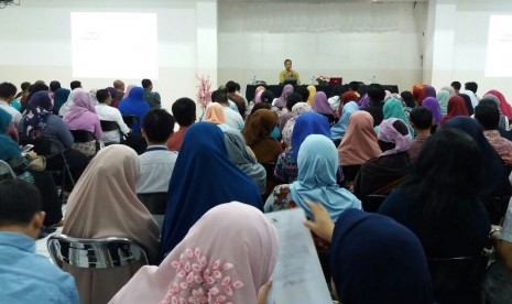 Pertemuan akademik awal semester STMIK Nusa Mandiri. 