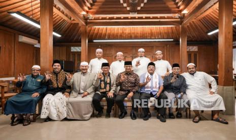 Pertemuan Anies Baswedan dengan Pramono-Rano di kawasan Lebak Bulus, Jakarta Selatan, Rabu (20/11/2024). Habib Muchsin Alatas duduk di posisi paling kanan.