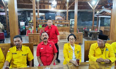  Pertemuan antara DPC PDIP Solo dengan DPD II Golkar Solo.