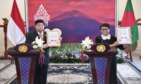 Pertemuan bilateral antara Menteri Luar Negeri (Menlu) RI Retno Marsudi dan Menlu Bangladesh A.K Abdul Momen di Gedung Pancasila, Kemenlu RI, Senin (18/7/2022)