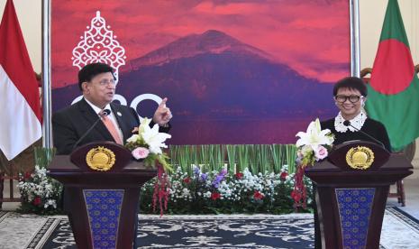 Menteri Luar Negeri (Menlu) RI Retno Marsudi menyampaikan kepada Menlu Bangladesh A.K Abdul Momen bahwa Indonesia memainkan peran penting dalam mendukung perdamaian di Afghanistan.