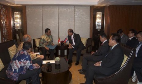 Pertemuan bilateral menteri pertanian Indonesia Amran Sulaiman dengan menteri pertanian Kamboja.