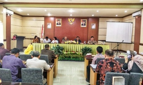 Pertemuan Kementerian Pertanian, Satgas Pangan, dan Pemda dengan peternak ayam petelur mandiri di Kantor Dinas Peternakan Provinsi Jawa Timur, Rabu (31/10).