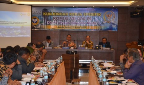 Pertemuan Komisi VII DPR RI dengan Direksi PT. PIM dan sejumlah mitra kerja, di Banda Aceh, Selasa, (27/3).