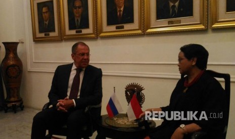 Pertemuan Menlu Indonesia Retno Marsudi dengan Menlu Rusia Sergei Lavrov di Gedung Pancasila.