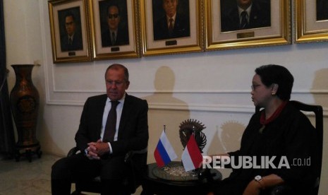 Pertemuan Menlu Indonesia Retno Marsudi dengan Menlu Rusia Sergei Lavrov di Gedung Pancasila.