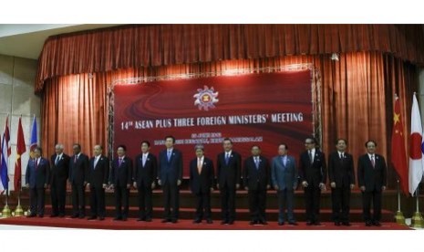 Pertemuan Menteri  Luar Negeri ASEAN + 3 (Jepang, Cina dan Korea Selatan) di Bandar Seri Begawan, Brunei pada Ahad (30/6/2013)