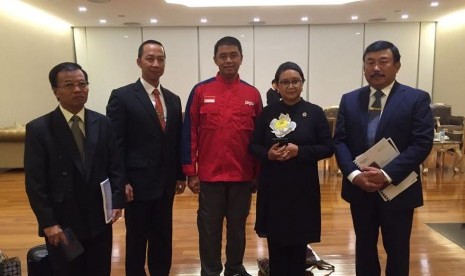 Pertemuan Menteri Luar Negeri Retno Marsudi dan tim lembaga kemanusiaan PKPU.