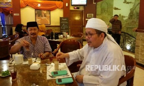 Pertemuan Panitia Dzikir Akbar Akhir Tahun Republika dengan KH Tengku Zulkarnain selaku Wasekjen MUI yang akan mengisi acara kegiatan dzikir akbar, Matraman, Jakarta, Jumat (24/11).