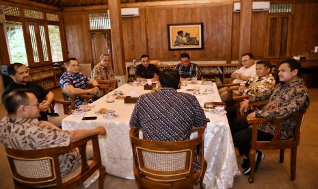 Pertemuan politikus dari tiga partai di kediaman capres Anies Rasyid Baswedan.