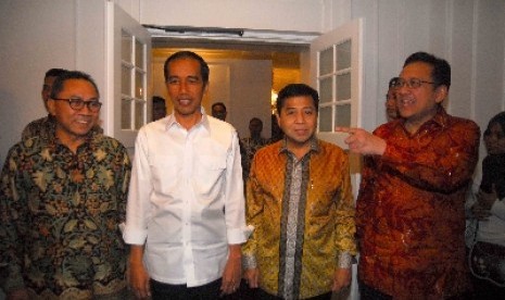 Pertemuan Presiden Joko Widodo dengan Ketua MPR, DPR dan DPD (dari kiri) Ketua Dewan Perwakilan Daerah (DPD), Irman Gusman. Ketua Dewan Perwakilan Rakyat (DPR) Setya Novanto. Presiden terpilih, Joko Widodo. serta Ketua Majelis Permusyawaratan Rakyat (MPR),