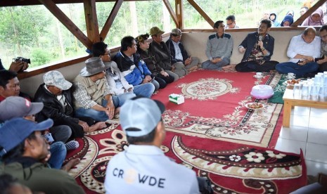 Pertemuan singkat Mentan Syahrul Yasin Limpo (SYL) bersama petani dan penyuluh di Nudira Farm Pangalengan, Jawa Barat.