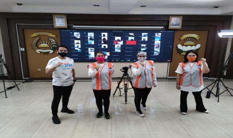 Pertemuan via zoom virtual kartini run 2020.