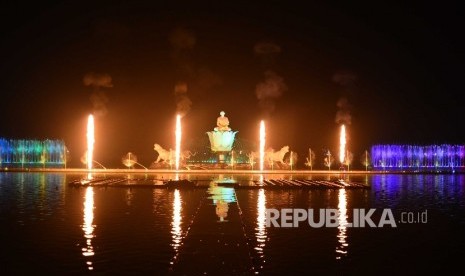 Pertunjukan air mancur di Taman Sri Baduga, Purwakarta. (Foto: Yogi Ardhi/Republika)