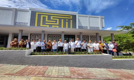 Perumahan GrahaLaras Sentul yang dikembangkan PT Kesuma Agung Selaras (PT KAS) meresmikan Masjid Al Fatih GrahaLaras Sentul pada Jumat (3/03/2023). Selain itu, dalam waktu bersamaan juga dilakukan groundbreaking club house yang akan menjadi fasilitas andalan GrahaLaras Sentul.